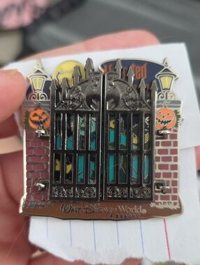 Le 1200 Haunted Mansion Gate Pin Opens!